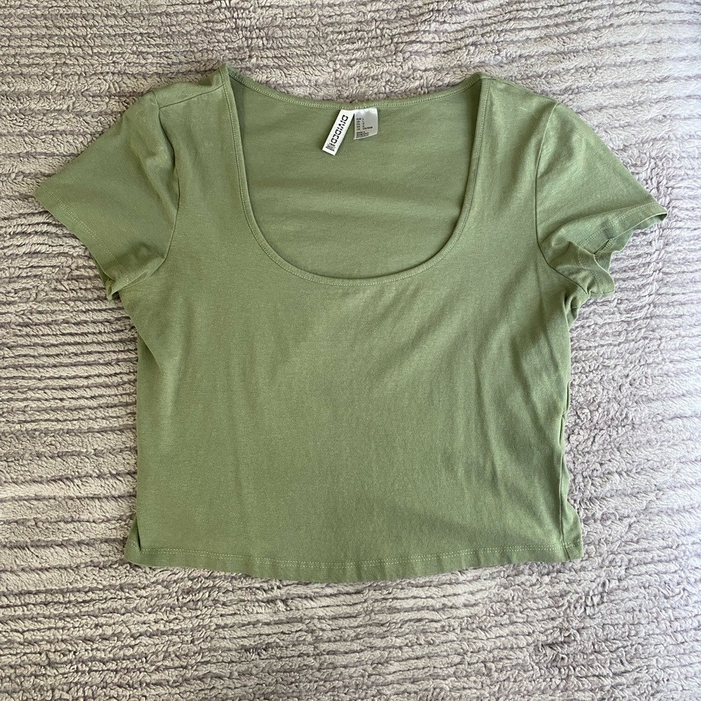 Divided H&M Green Short Sleeve Crop Top Size Large Boho Indie Going Out Basic